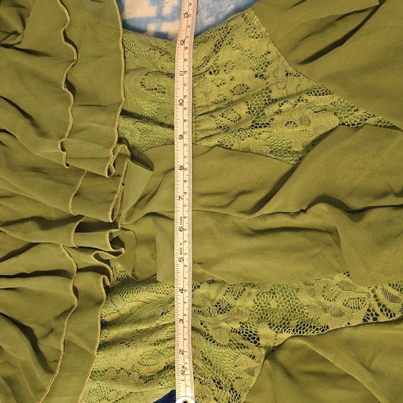 Elegant Green Lace Ruffle Dress - Picture 5 of 6